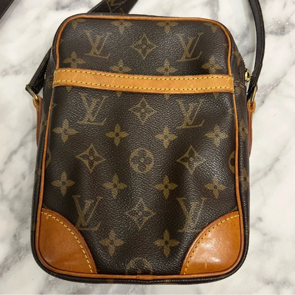 Vintage Louis Vuitton | Danube PM Monogram Crossbody Bag - Picture 2 of 14